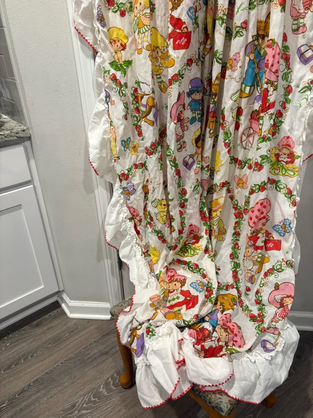 Vintage Strawberry Shortcake Print Ruffled Tie-Back Curtains - Picture 10 of 13
